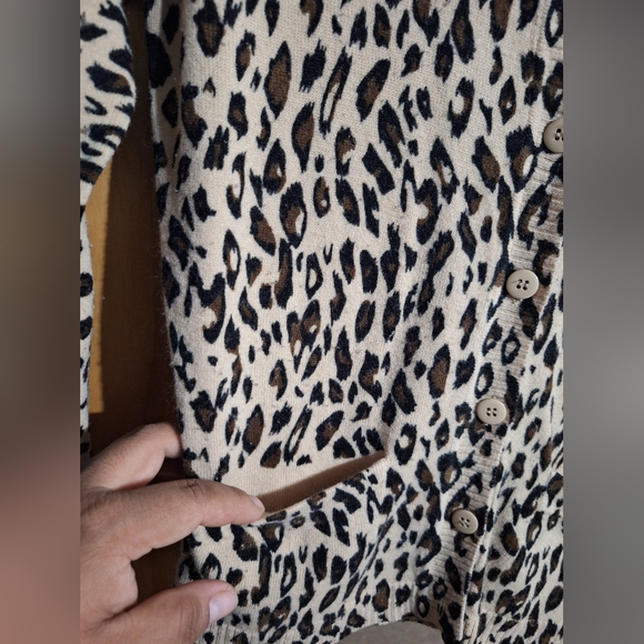 Leopard Print Women's Sweater Size M - Picture 7 of 7